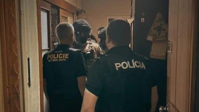 Muže, který vyhrožoval školám, chytili na Ukrajině. Platili ho z Ruska
