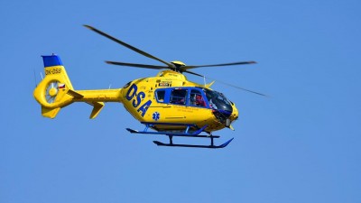 V noci srazil vlak člověka v Kladně u Sletiště, do nemocnice byl transportován vrtulníkem