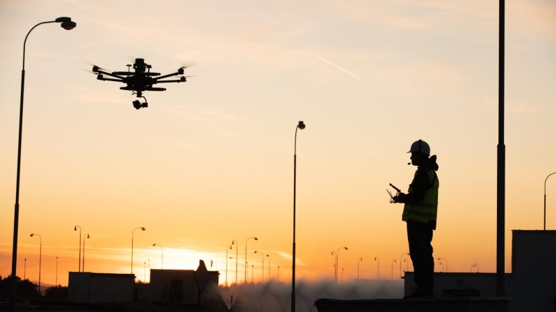 Nad Slan&eacute;m bude distributor l&eacute;tat drony. Kontroluje veden&iacute;