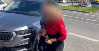 Vymýšlela si, že chce peníze na cestu za dětmi. Už je v cele