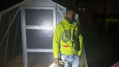 Hobby market v Unhošťské je oblíbeným místem na přespání, nyní zvolil muž bez domova skleník