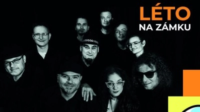 Přivítejte léto na zámku v Roztokách. Tento víkend se tam koná open air festival. Zahraje Sto zvířat