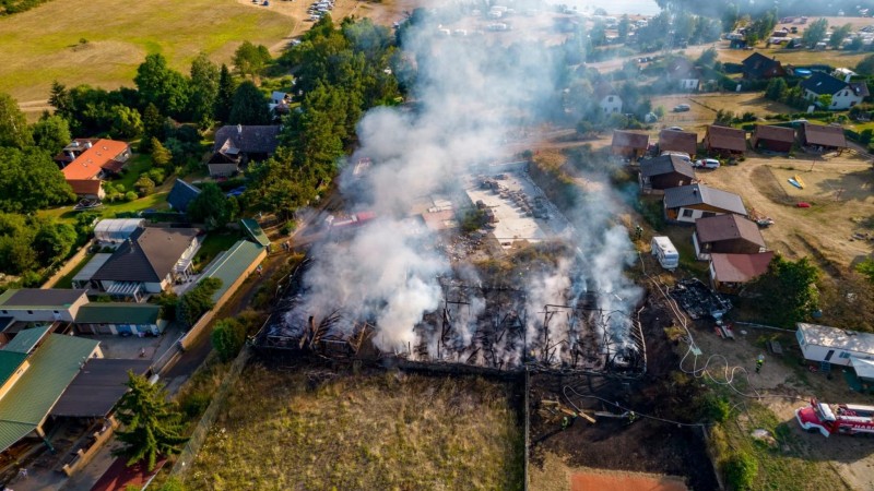 U Orlické přehrady shořela restaurace, foto HZS Středočeský kraj