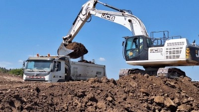Na stavbě středočeské části dálnice D7 začíná zakládání mostů