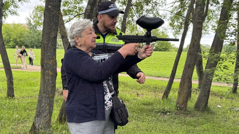 Na Desetiboji seniorů se střílelo z paintballové pušky