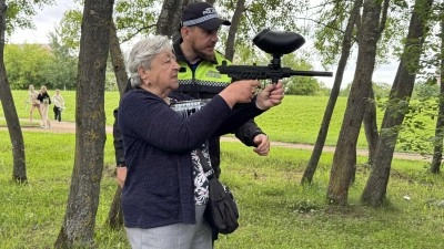 Na Desetiboji seniorů se střílelo z paintballové pušky