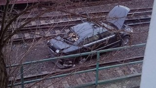 Vlaky na Ústí ráno stály. Auto mělo poruchu a skončilo na kolejích