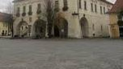 Muž měl lákat školačku ve Velvarech do auta. Policie varuje, nic nemá hlášené