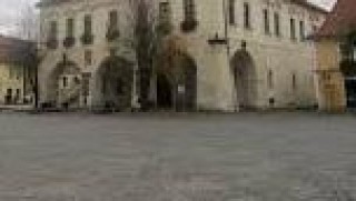 Muž měl lákat školačku ve Velvarech do auta. Policie varuje, nic nemá hlášené