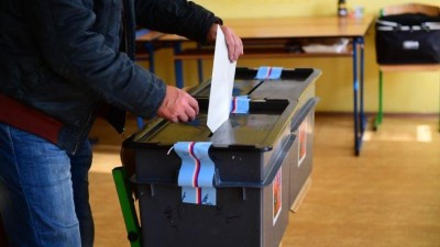 Voliči z Kladenska v karanténě budou moci i letos volit na  drive-in stanovišti