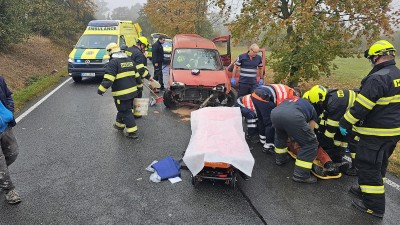 Dopravní nehoda uzavřela silnici mezi Unhoští a Horním Bezděkovem, došlo při ní ke zranění