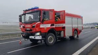 Na dálnici u Slaného havaroval kamion