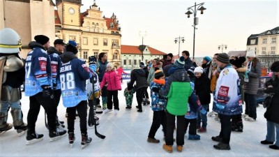 V Kladně už mají postavené kluziště pod širou oblohou