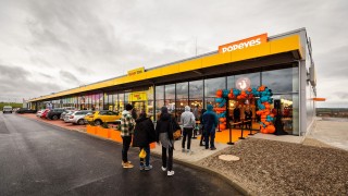 Otevření Popeyes ve Stehelčevsi se obešlo bez fronty na hodiny