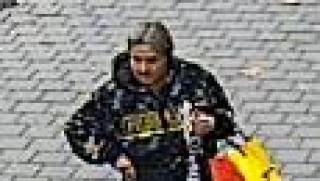 Neznáte ji? V Centrálu našla mobil a kartu a neodevzdala