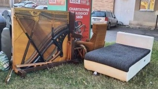 Za vyhozenou sedačku pokuta dva tisíce. Kam s ní?