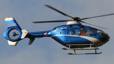 Dvanáctiletého chlapce srazilo na přechodu u dětského hřiště auto, letět pro něj musel vrtulník