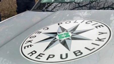 U Lán havarovalo auto, při nehodě došlo ke zranění. U Tuřan se střetly dva vozy