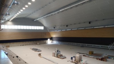 Nová sportovní hala v Slaném už svítí