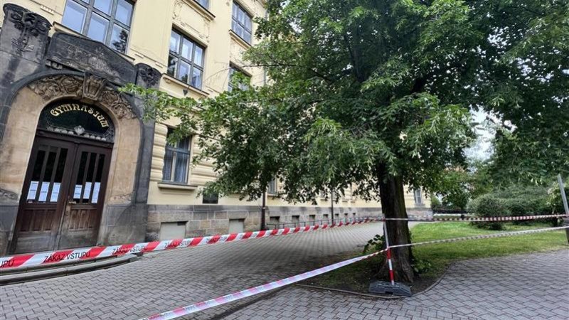 Kladenské gymnázium je uzavřené, hrozí pád fasády