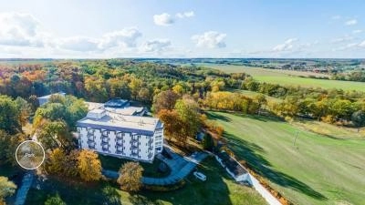 Kraj opraví cesty a chodníky v domově pro seniory ve Smečně