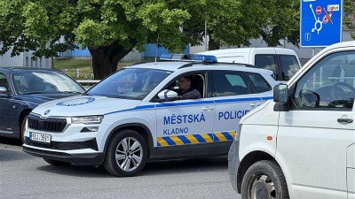 Auto včera srazilo šestnáctiletého hocha. Strážníci mu dali první pomoc