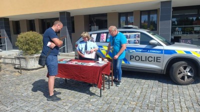 Kladenští policisté upozorňovali občany na nebezpečný internet