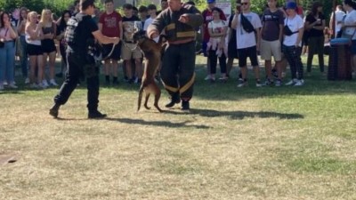 Na kladenské škole E. Beneše se předvedli strážníci