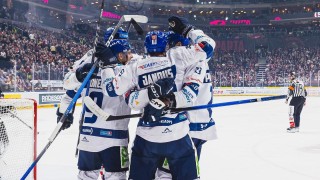 Na Kladně se hraje se Spartou a ček&aacute; se n&aacute;por. Plaťte kartou, pros&iacute; pořadatel&eacute;