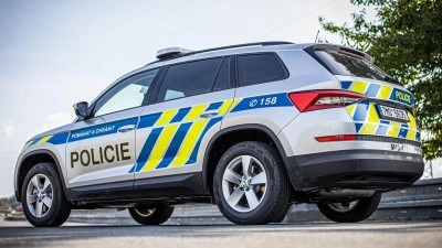 Dva vozy se srazily u Zákolan a další dvě auta skončila v příkopě u Kladna Libušín