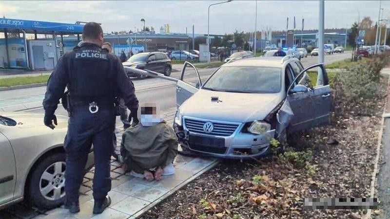 Driftoval v Kročehlavech. Strážníci ho zadrželi
