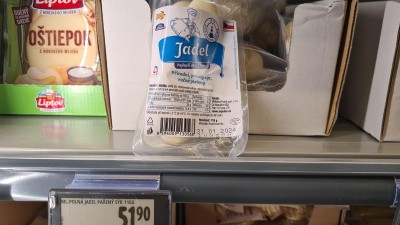 Zcela předražený sýr v supermarketech
