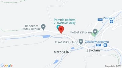 Nehoda u Zákolan, osobák narazil do značky. Pozor na kluzkou vozovku