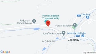Nehoda u Zákolan, osobák narazil do značky. Pozor na kluzkou vozovku