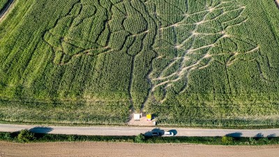 VIDEO: V kukuřičných polích vznikají po celé zemi velká bludiště!