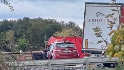 Dvě mrtvé při nehodě u Třebíze. Vrtulník odletěl zpět