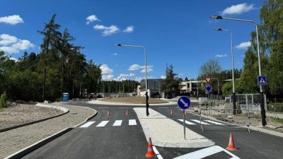 Okružní křižovatka u gymnázia na Kladně bude průjezdná již od středy podvečer