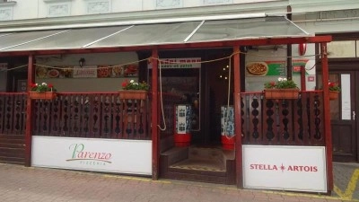 V kladenské pizzerii běhaly myši, kontroloři tam našli trus