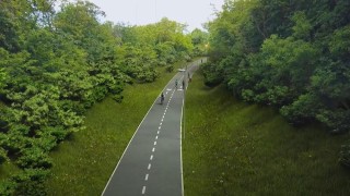 Trať na Kladno v Praze zahloubí
