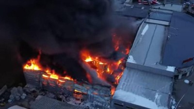 VIDEO: Takto hasiči krotili obří ohěn v prodejně Hecht v Tehovci. Podívejte se na unikátní video z místa požáru