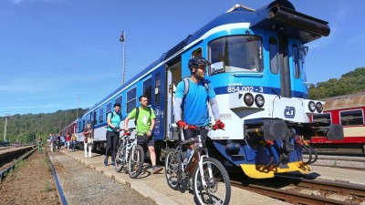 VÍTE, ŽE... Na nádražích si můžete půjčovat kola, někde je mají i s elektromotorem