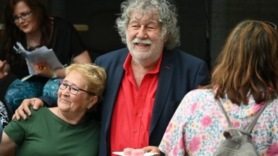 Obrazem: Josef Zíma, Petr Martinák, i Zdeněk Troška potěšili seniory ve Velvarech