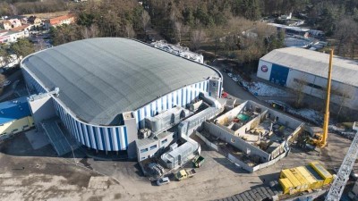 Kvůli stavebním pracím je uzavřený zadní trakt areálu zimního stadionu