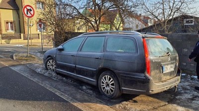 Auto bez značky v Rozdělově bylo kraden&eacute;