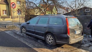 Auto bez značky v Rozdělově bylo kraden&eacute;