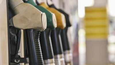 Když zastaví dodávky, ropu máme na tři měsíce, plyn na měsíc. Ceny benzínu už atakují 40 korun za litr