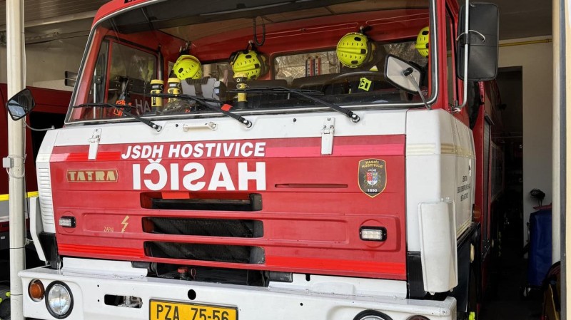 I kompost může hořet. Hasiči zasahovali v Hostivici