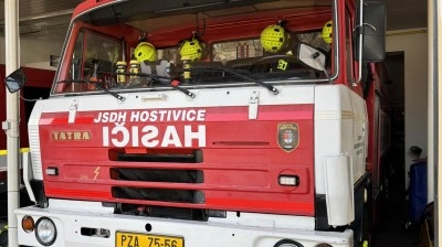 I kompost může hořet. Hasiči zasahovali v Hostivici