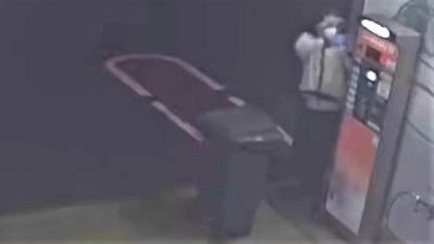 VIDEO: V Kladně se během jednoho měsíce vloupaly čtyři osoby do mycích automatů